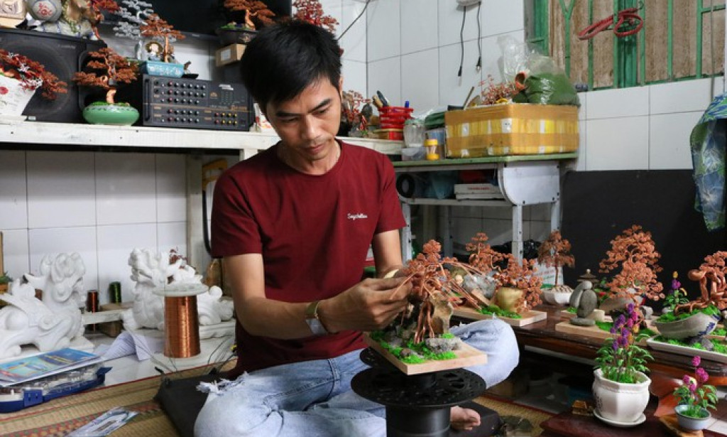 Khởi nghiệp từ 50 nghìn đồng, biến hóa dây đồng thành bonsai nghệ thuật