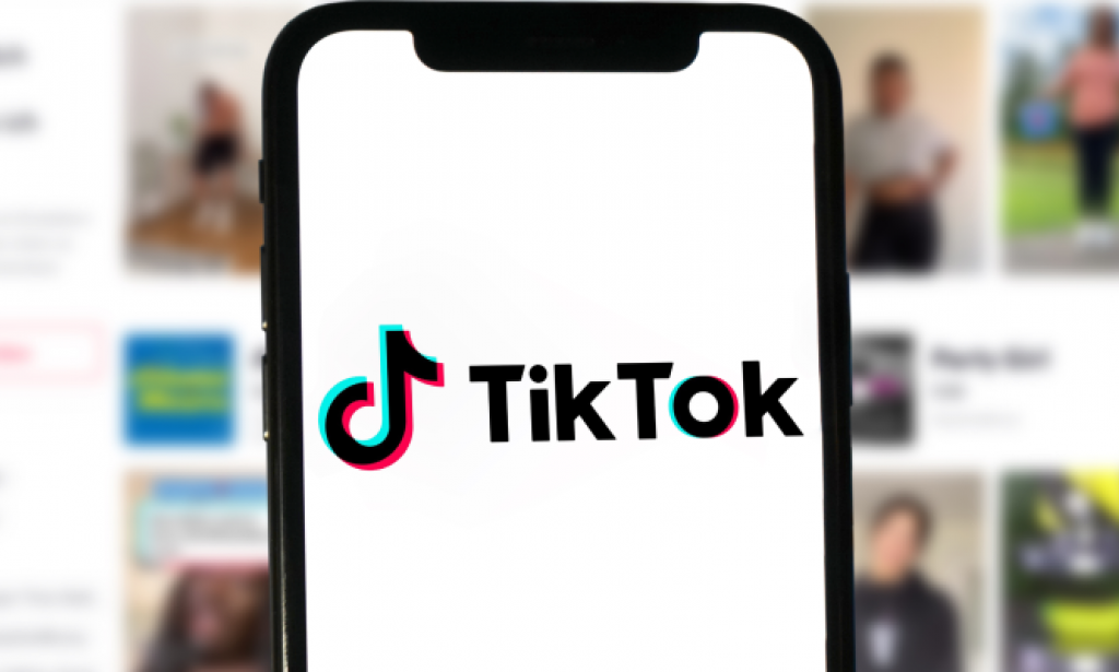 Marketing với người nổi tiếng Tiktok so với Marketing truyền thống: Cái nào tốt hơn cho thương hiệu của bạn?
